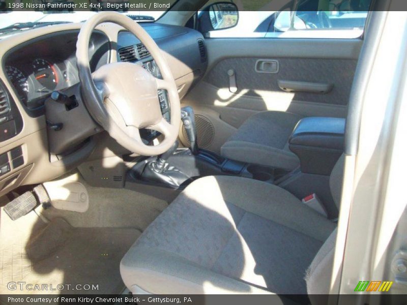 Beige Metallic / Blond 1998 Nissan Pathfinder XE 4x4