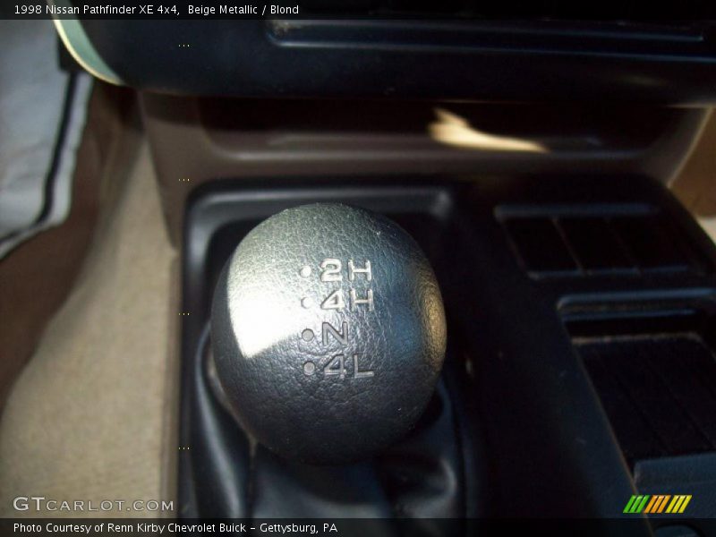 Beige Metallic / Blond 1998 Nissan Pathfinder XE 4x4
