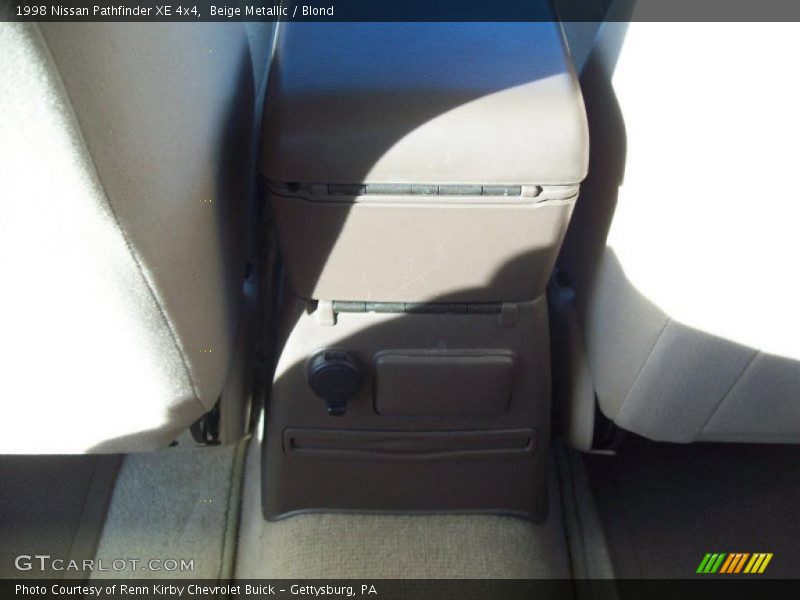 Beige Metallic / Blond 1998 Nissan Pathfinder XE 4x4