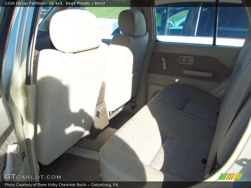 Beige Metallic / Blond 1998 Nissan Pathfinder XE 4x4