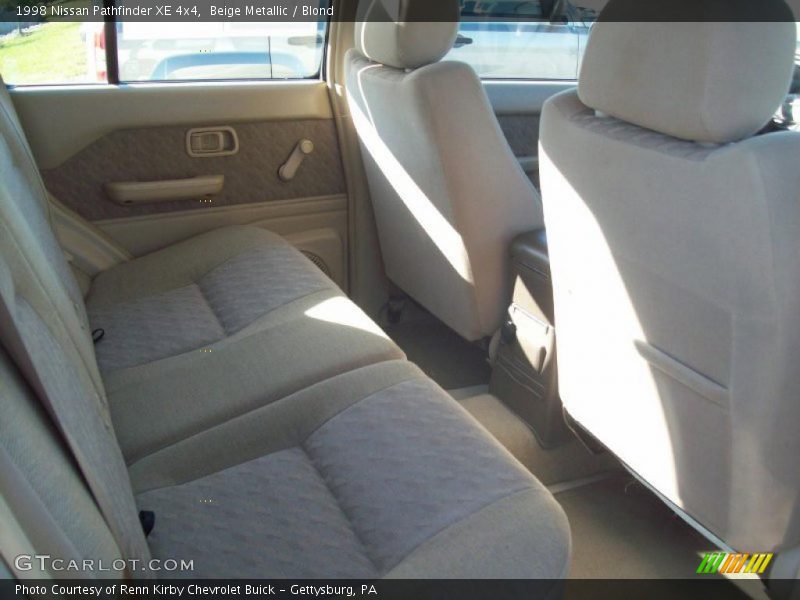 Beige Metallic / Blond 1998 Nissan Pathfinder XE 4x4
