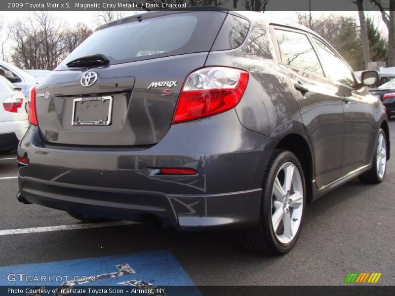 Magnetic Gray Metallic / Dark Charcoal 2009 Toyota Matrix S