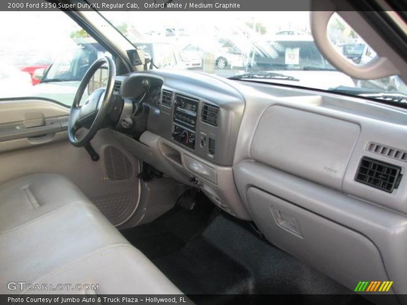 Dashboard of 2000 F350 Super Duty XL Regular Cab
