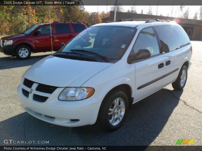 Front 3/4 View of 2003 Caravan SXT