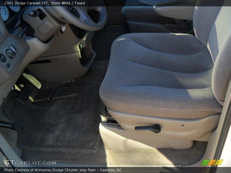 Stone White / Taupe 2003 Dodge Caravan SXT
