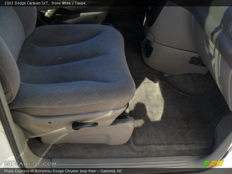 Stone White / Taupe 2003 Dodge Caravan SXT