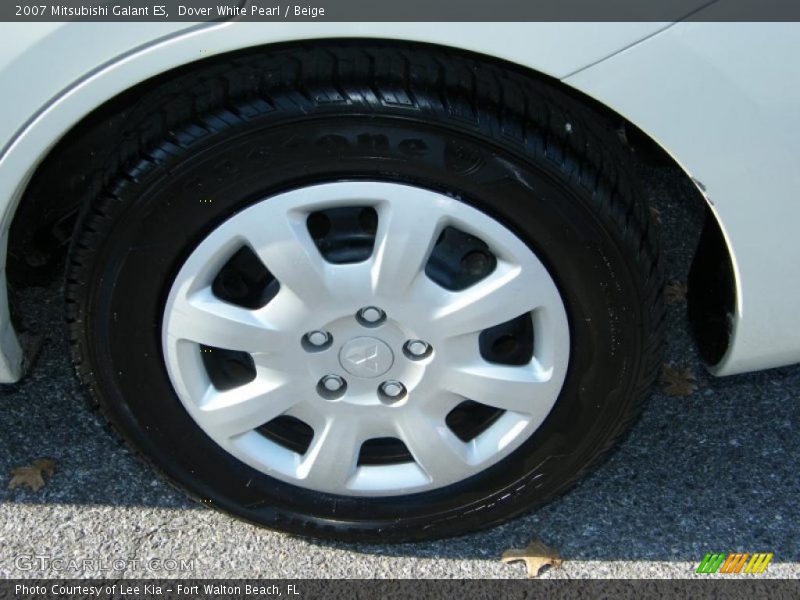 Dover White Pearl / Beige 2007 Mitsubishi Galant ES