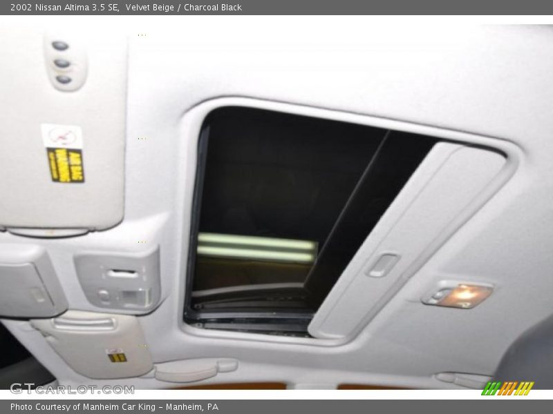 Velvet Beige / Charcoal Black 2002 Nissan Altima 3.5 SE