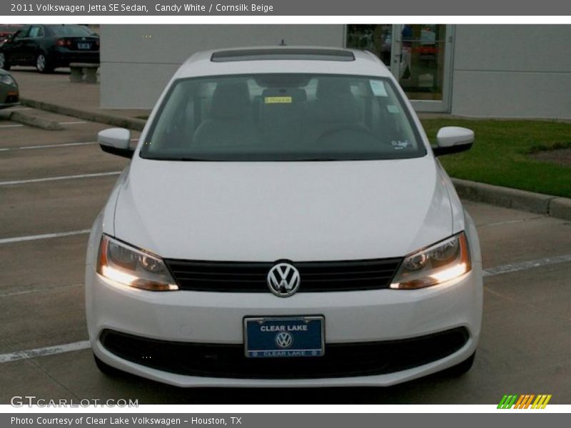 Candy White / Cornsilk Beige 2011 Volkswagen Jetta SE Sedan
