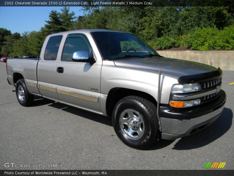 Front 3/4 View of 2002 Silverado 1500 LS Extended Cab