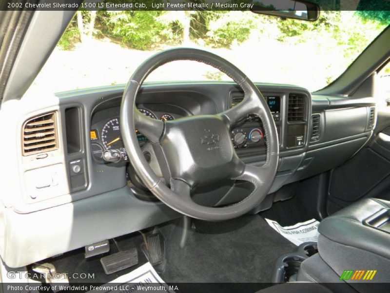 Dashboard of 2002 Silverado 1500 LS Extended Cab