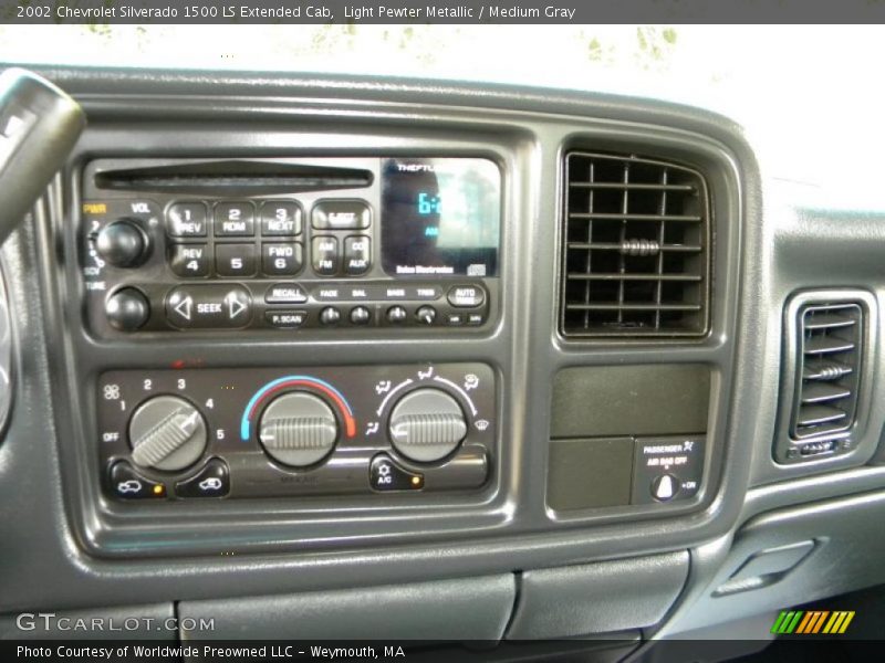 Light Pewter Metallic / Medium Gray 2002 Chevrolet Silverado 1500 LS Extended Cab