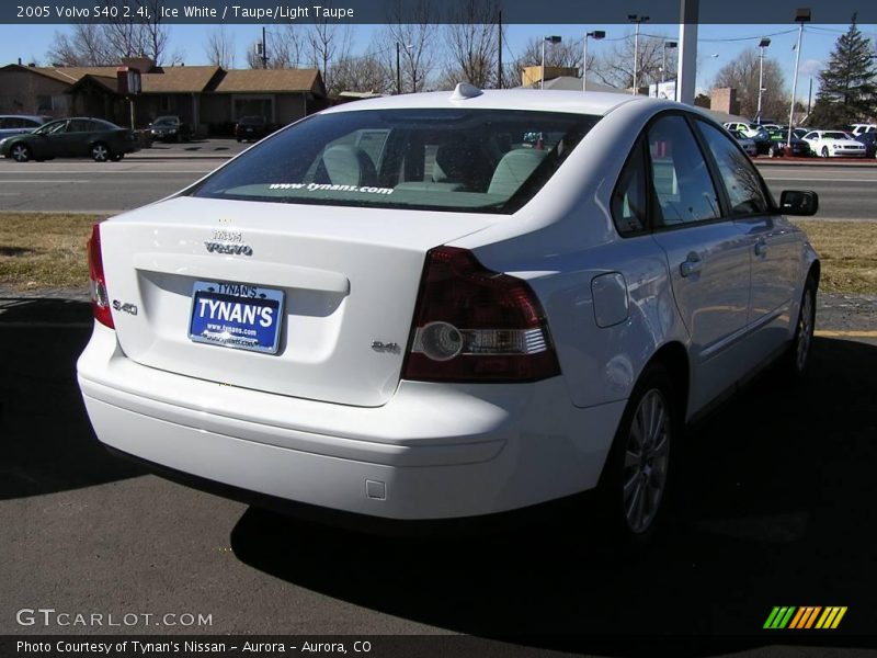 Ice White / Taupe/Light Taupe 2005 Volvo S40 2.4i