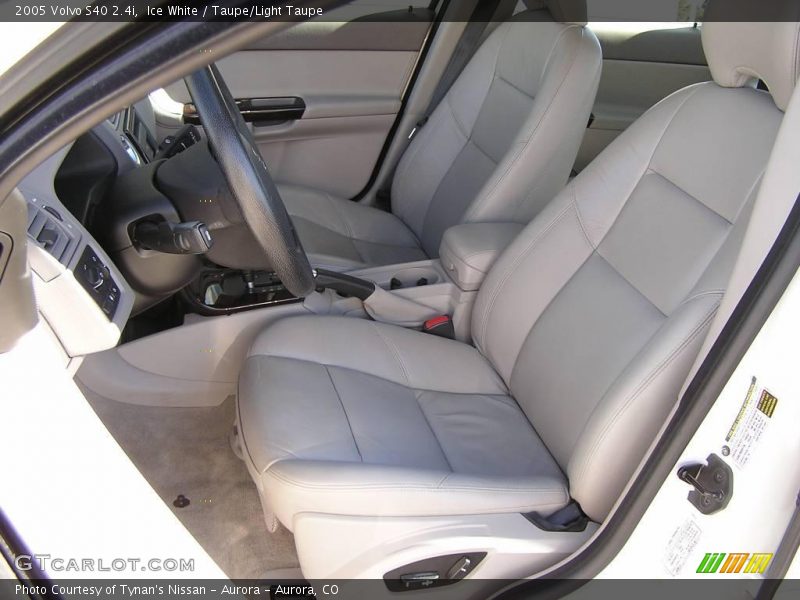 Ice White / Taupe/Light Taupe 2005 Volvo S40 2.4i