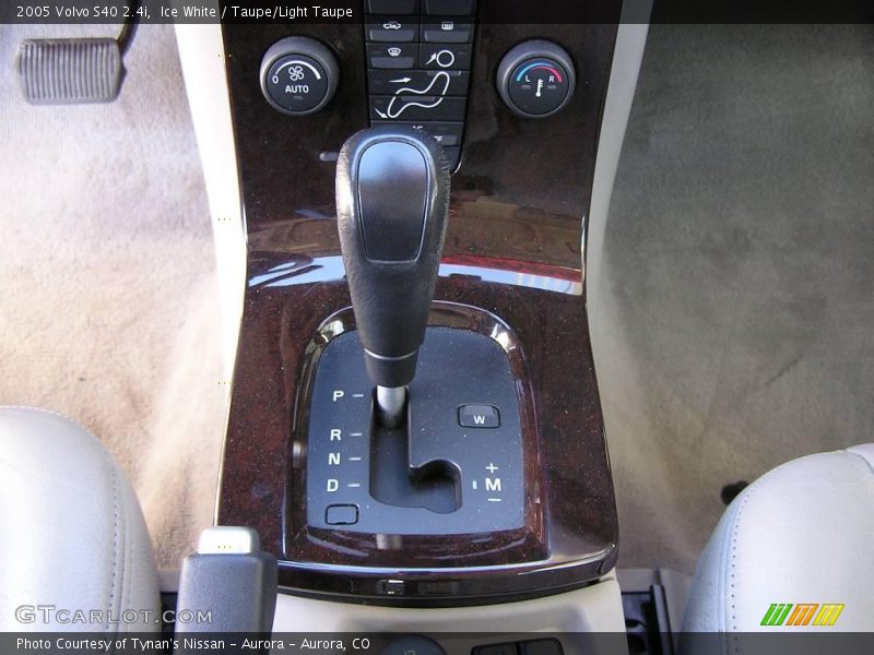 Ice White / Taupe/Light Taupe 2005 Volvo S40 2.4i