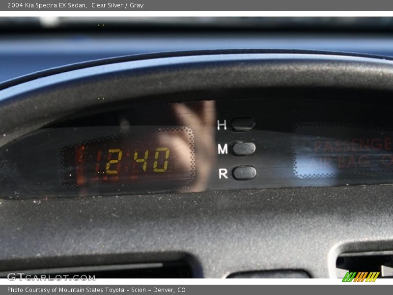 Clear Silver / Gray 2004 Kia Spectra EX Sedan