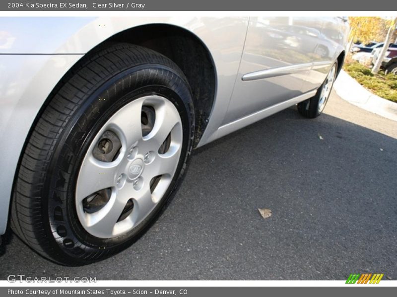 Clear Silver / Gray 2004 Kia Spectra EX Sedan