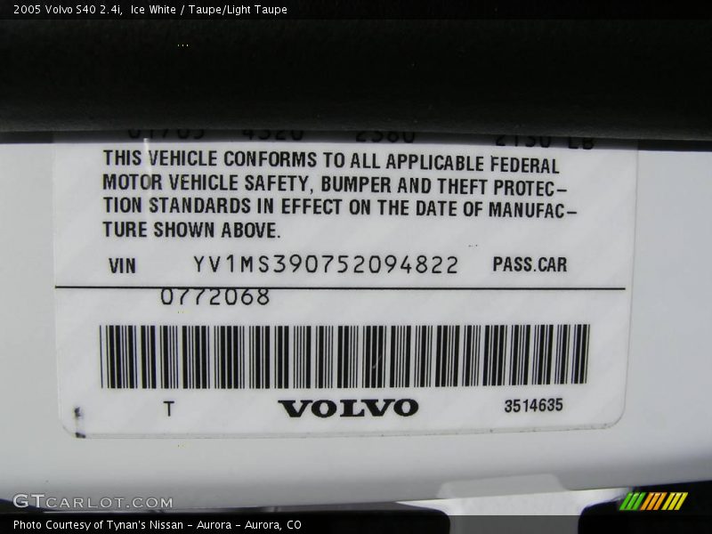 Ice White / Taupe/Light Taupe 2005 Volvo S40 2.4i