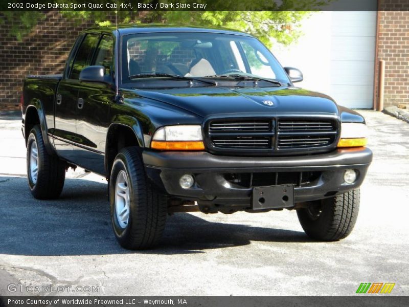 Front 3/4 View of 2002 Dakota Sport Quad Cab 4x4