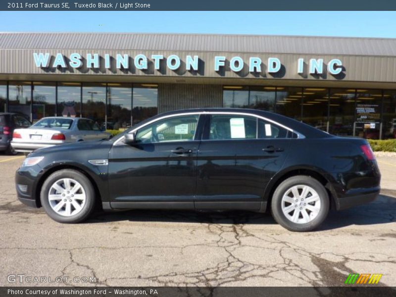 Tuxedo Black / Light Stone 2011 Ford Taurus SE