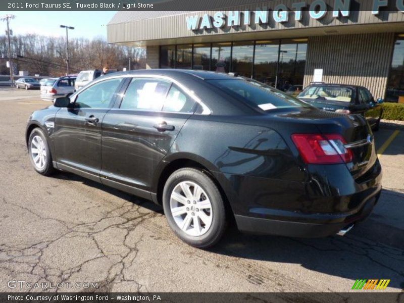 Tuxedo Black / Light Stone 2011 Ford Taurus SE