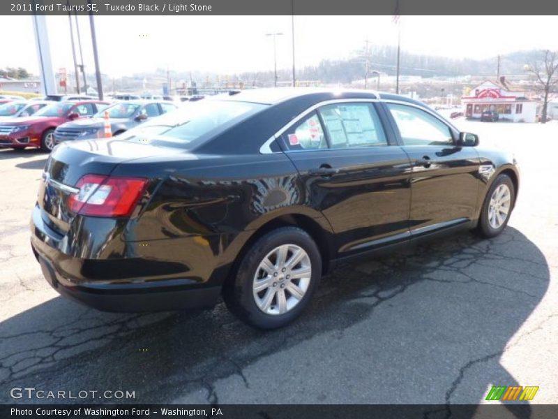 Tuxedo Black / Light Stone 2011 Ford Taurus SE