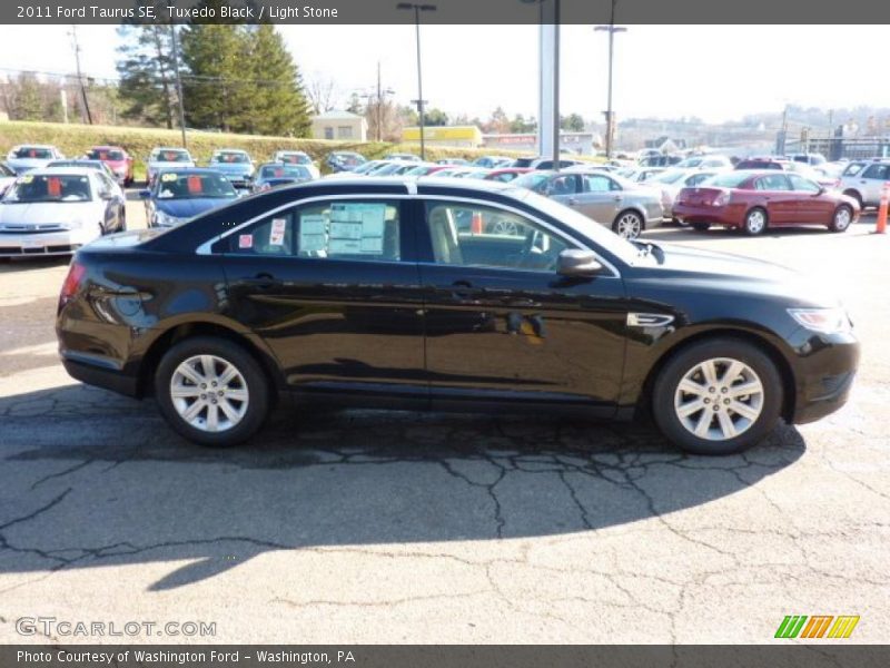 Tuxedo Black / Light Stone 2011 Ford Taurus SE