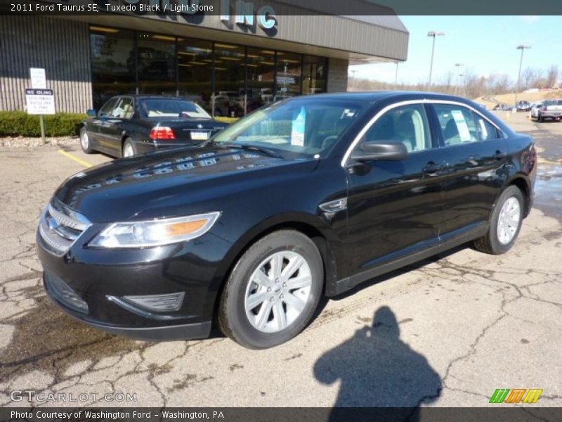 Tuxedo Black / Light Stone 2011 Ford Taurus SE