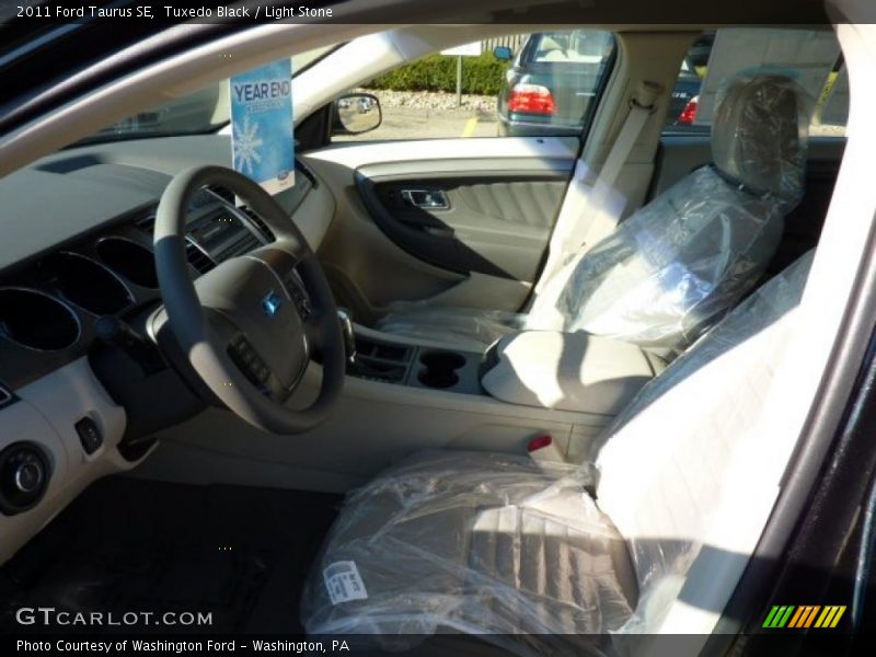 Tuxedo Black / Light Stone 2011 Ford Taurus SE