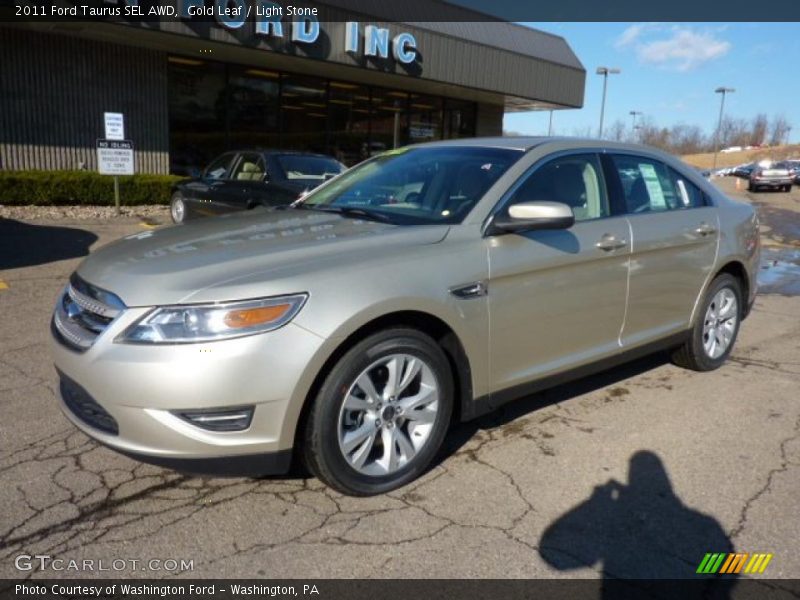 Front 3/4 View of 2011 Taurus SEL AWD