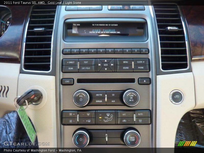 Controls of 2011 Taurus SEL AWD