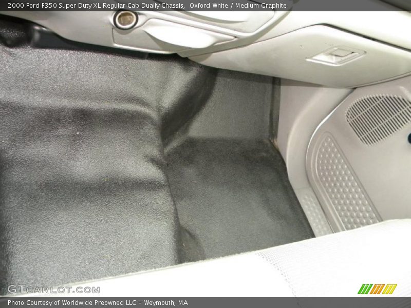 Oxford White / Medium Graphite 2000 Ford F350 Super Duty XL Regular Cab Dually Chassis