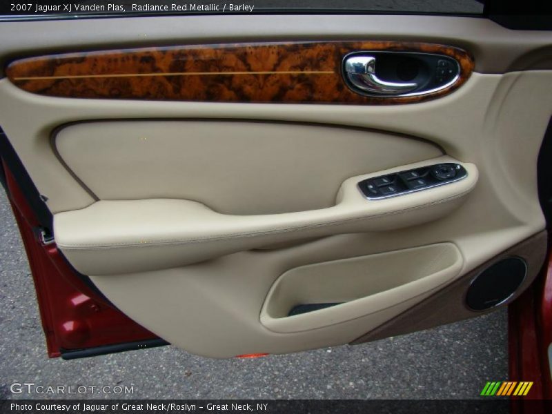 Door Panel of 2007 XJ Vanden Plas