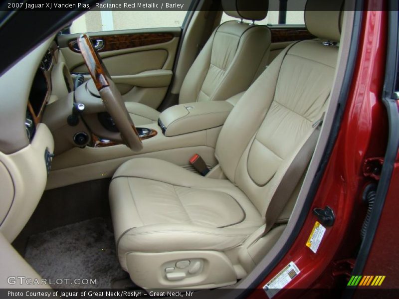  2007 XJ Vanden Plas Barley Interior