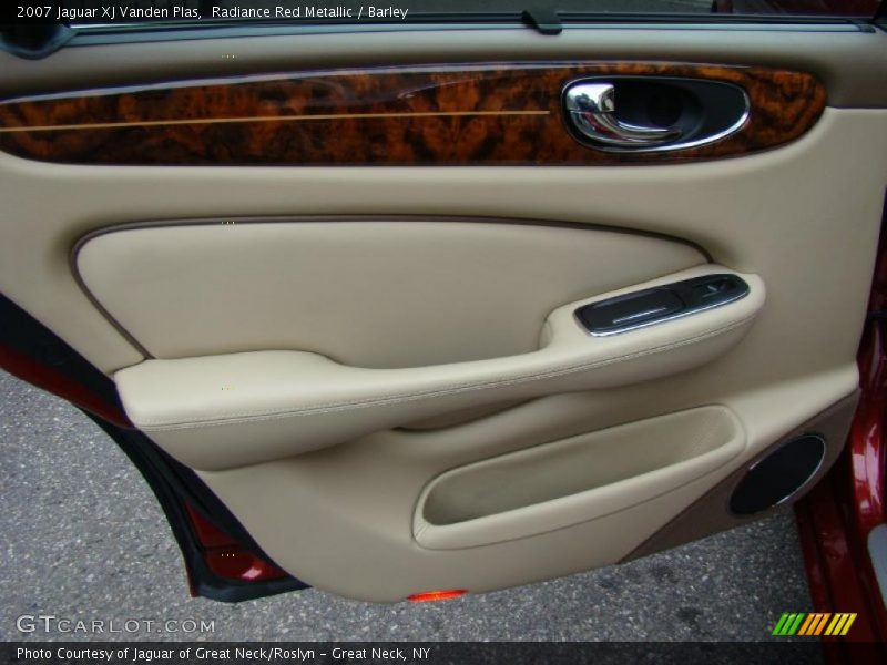 Door Panel of 2007 XJ Vanden Plas