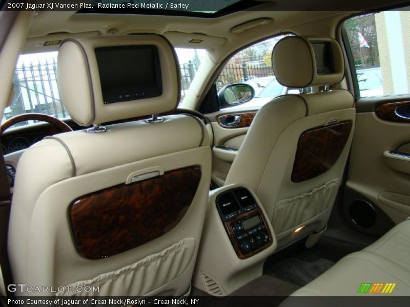  2007 XJ Vanden Plas Barley Interior