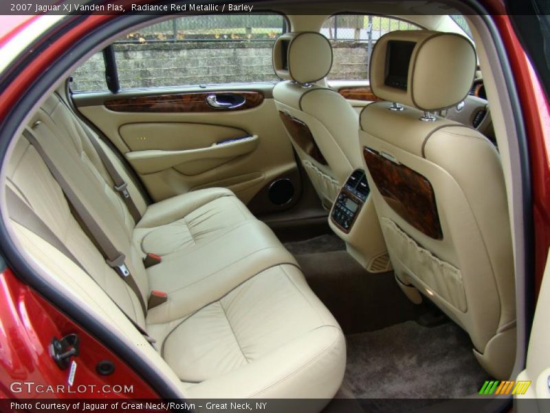  2007 XJ Vanden Plas Barley Interior