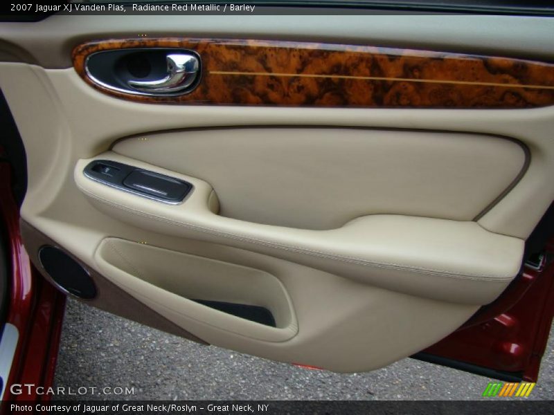 Door Panel of 2007 XJ Vanden Plas