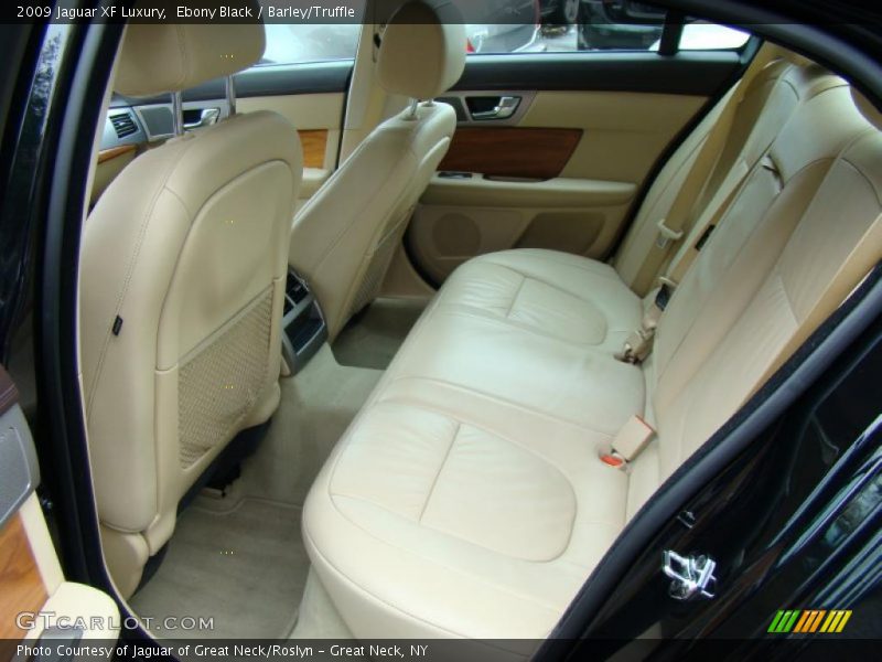  2009 XF Luxury Barley/Truffle Interior