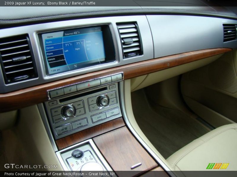 Dashboard of 2009 XF Luxury