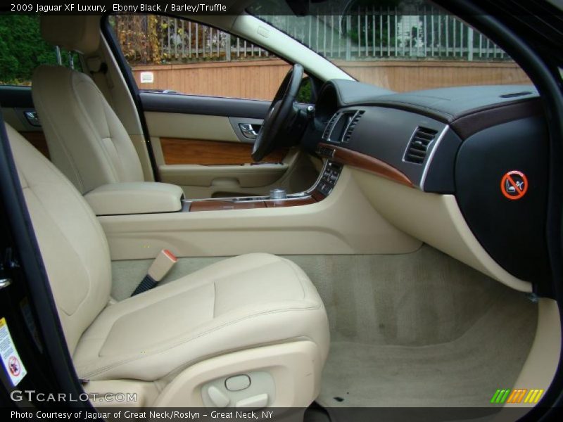  2009 XF Luxury Barley/Truffle Interior