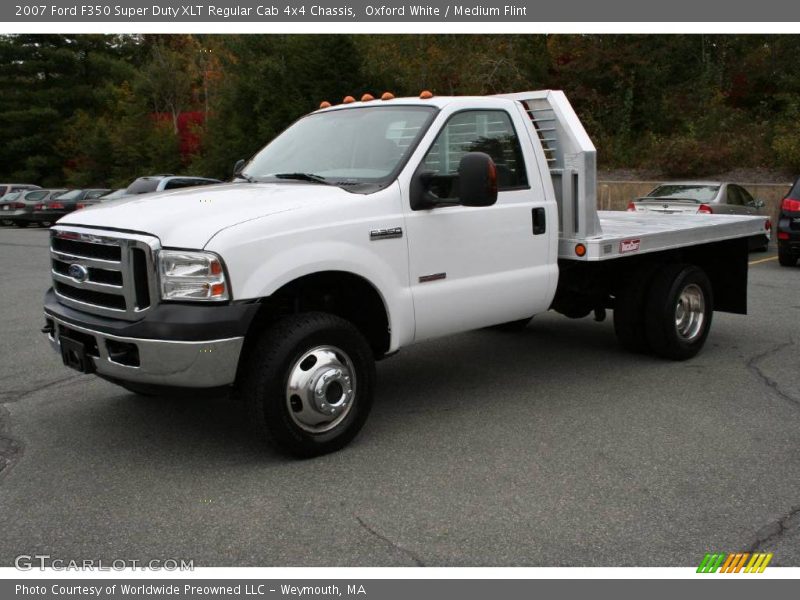 Oxford White / Medium Flint 2007 Ford F350 Super Duty XLT Regular Cab 4x4 Chassis