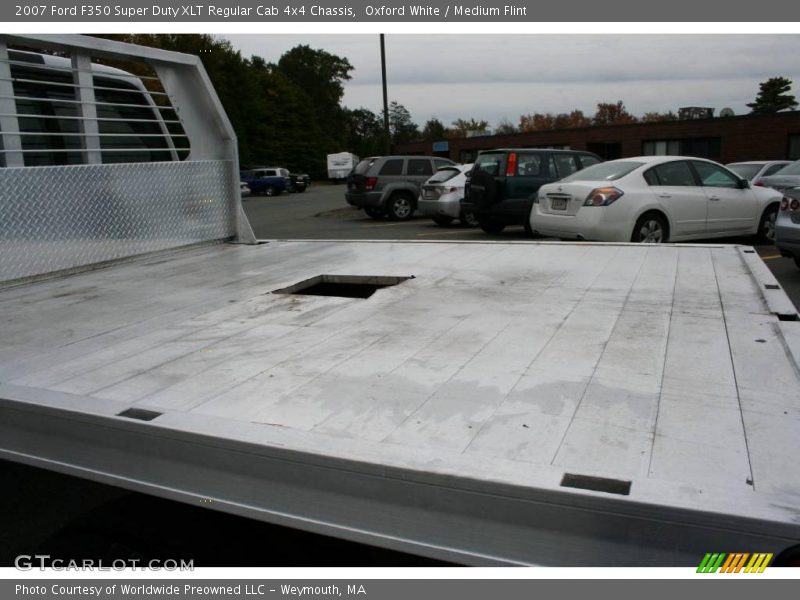 Oxford White / Medium Flint 2007 Ford F350 Super Duty XLT Regular Cab 4x4 Chassis