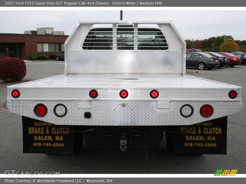 Oxford White / Medium Flint 2007 Ford F350 Super Duty XLT Regular Cab 4x4 Chassis
