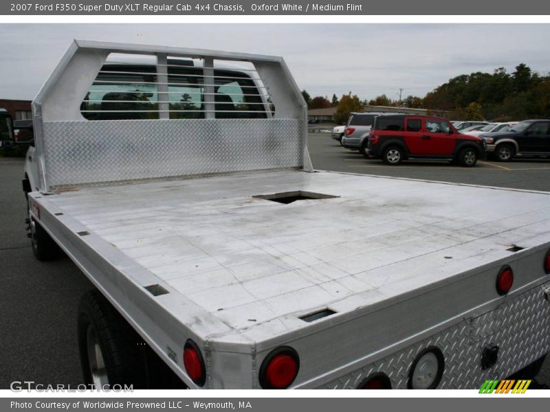 Oxford White / Medium Flint 2007 Ford F350 Super Duty XLT Regular Cab 4x4 Chassis