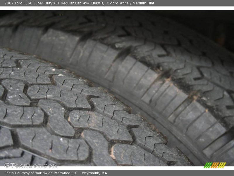 Oxford White / Medium Flint 2007 Ford F350 Super Duty XLT Regular Cab 4x4 Chassis