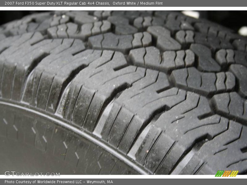 Oxford White / Medium Flint 2007 Ford F350 Super Duty XLT Regular Cab 4x4 Chassis