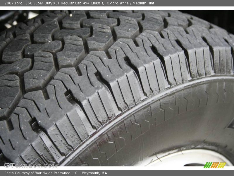 Oxford White / Medium Flint 2007 Ford F350 Super Duty XLT Regular Cab 4x4 Chassis
