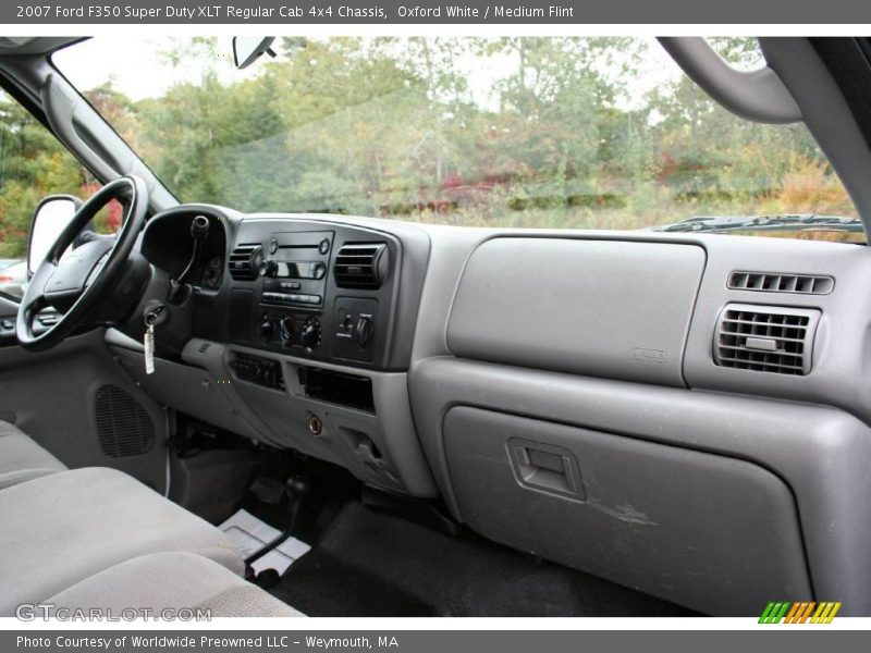 Oxford White / Medium Flint 2007 Ford F350 Super Duty XLT Regular Cab 4x4 Chassis