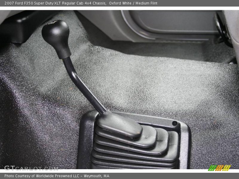 Oxford White / Medium Flint 2007 Ford F350 Super Duty XLT Regular Cab 4x4 Chassis